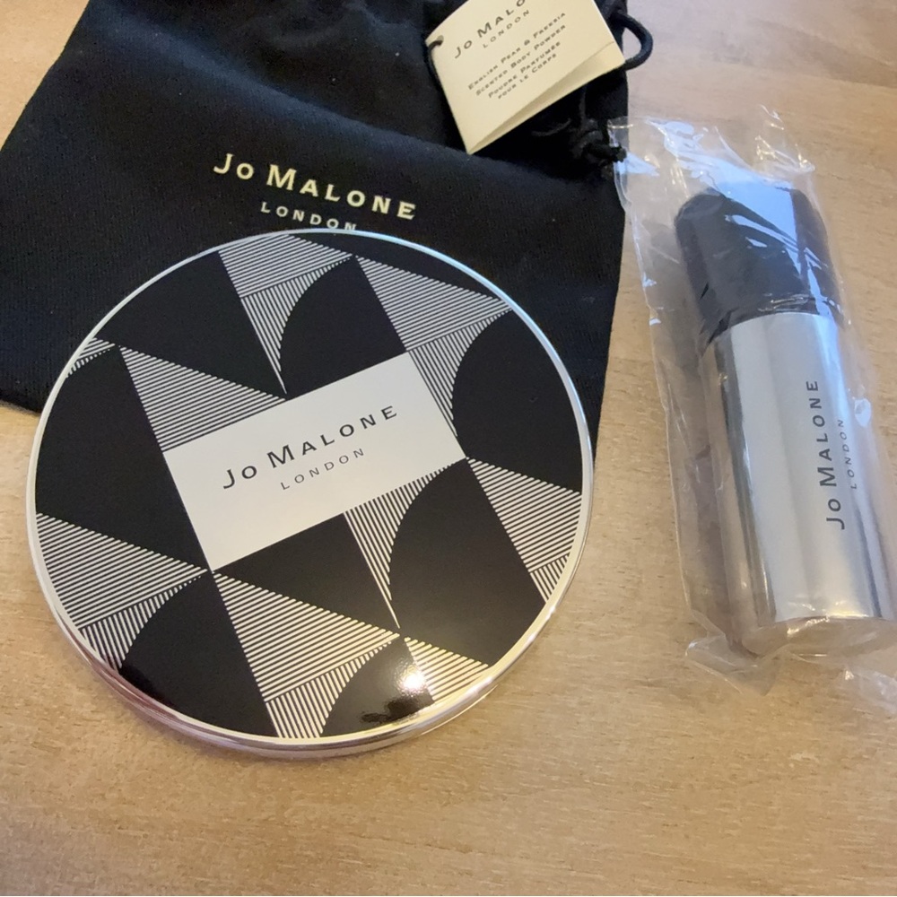 (NWT) Jo Malone English Pear & Freesia Scented Body Powder w/ Brush & Bag 15g